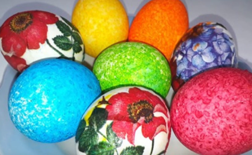 Два самых легких способа, как красиво покрасить яйца на Пасху